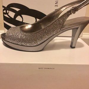 ✨Silver peep toe sling backs✨